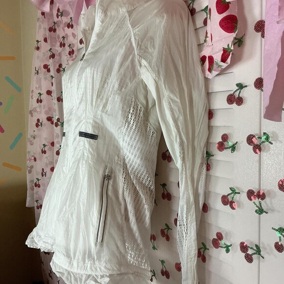 Lululemon Run Wild Jacket in white - Picture 2 of 5